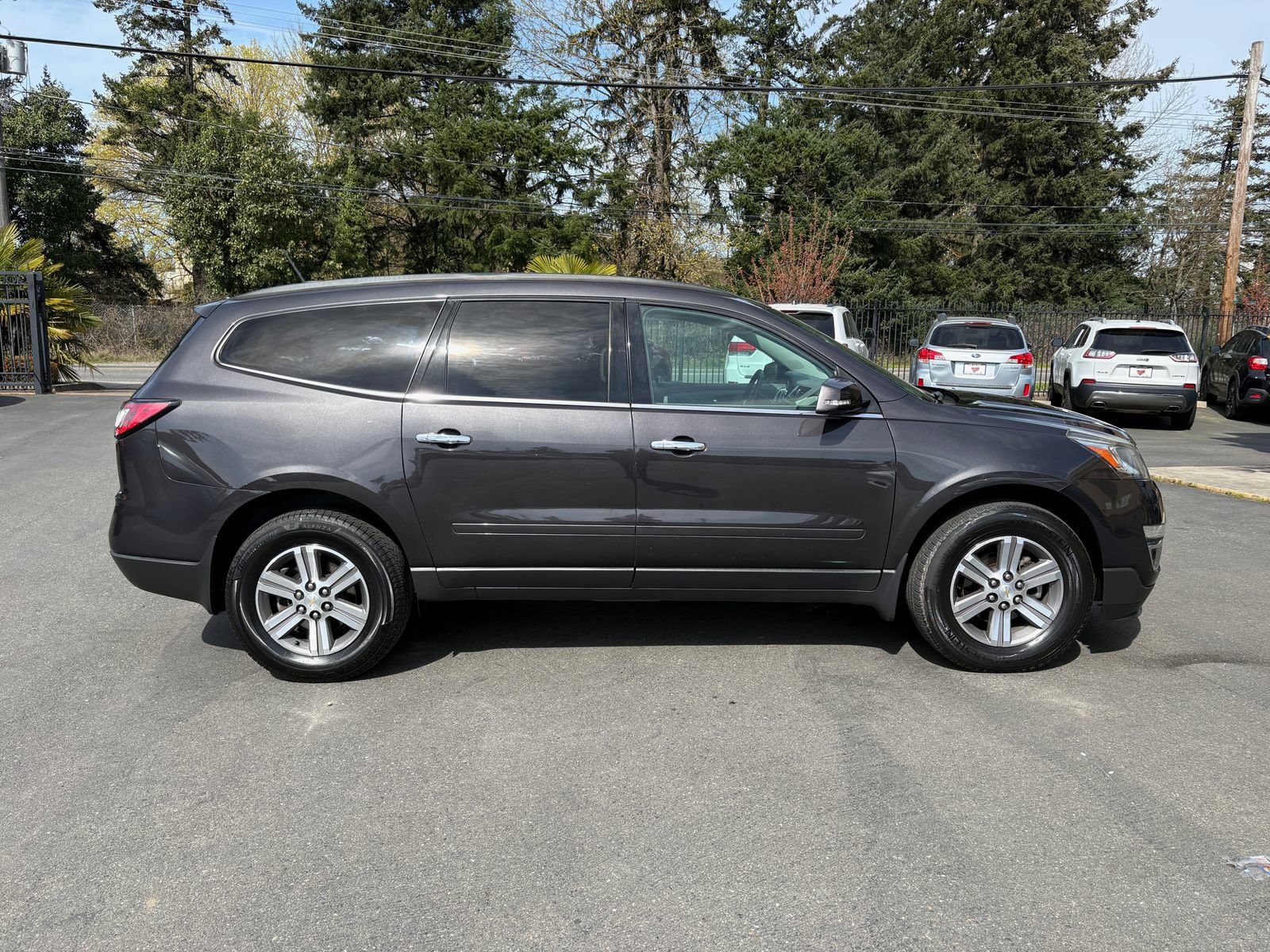Used 2017 Chevrolet Traverse LT FWD image 9