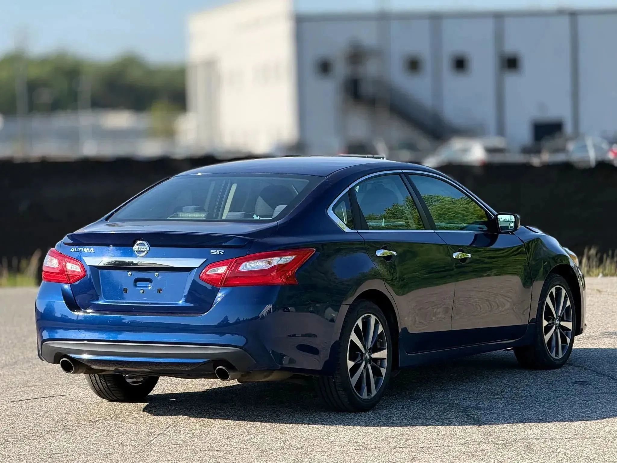 Used 2016 Nissan Altima 2.5 SR FWD image 9