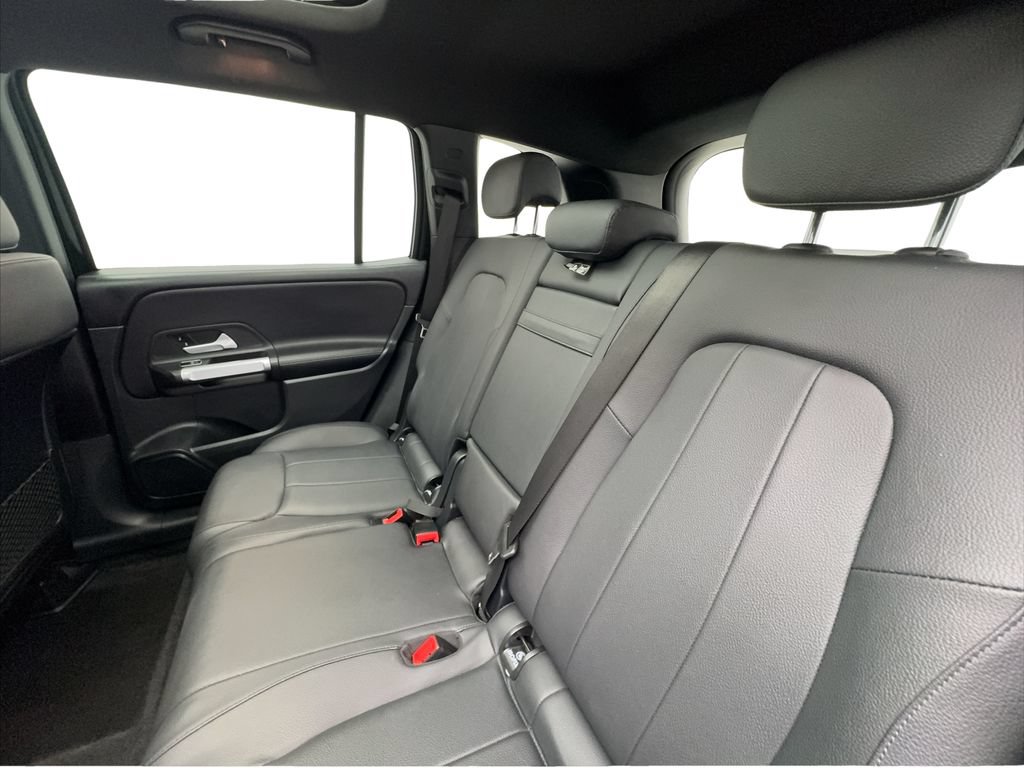 Used 2025 Mercedes-Benz GLB 250 4MATIC image 24