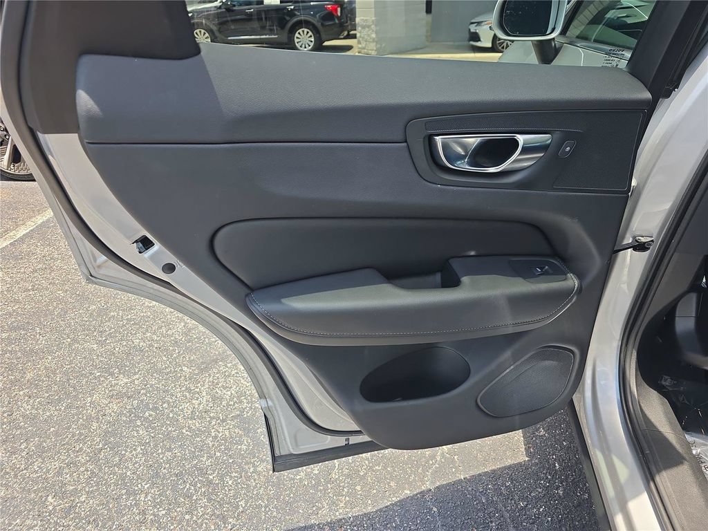 Used 2021 Volvo XC60 T5 Inscription w/ Advanced Package FWD image 12