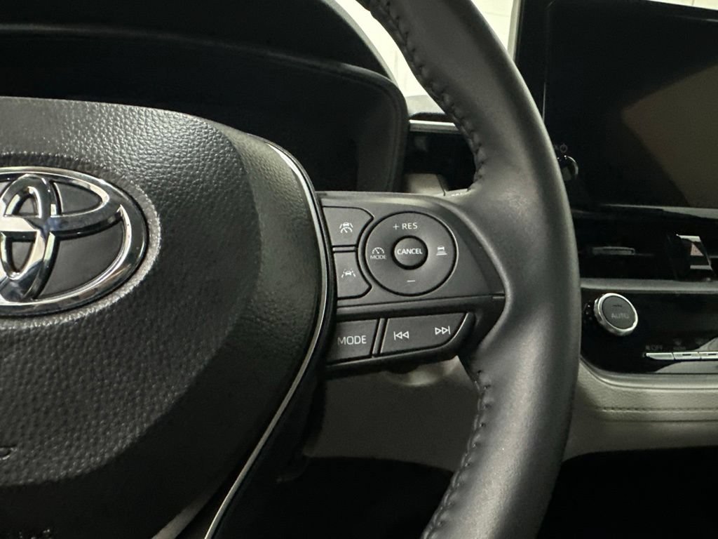 Used 2026 Toyota Corolla Cross LE FWD image 39