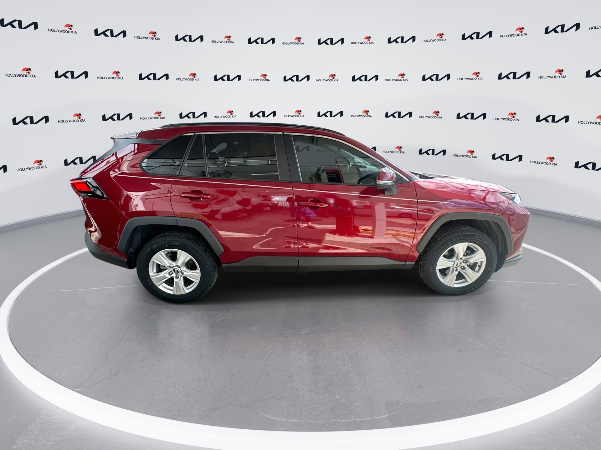 Used 2021 Toyota RAV4 XLE image 9