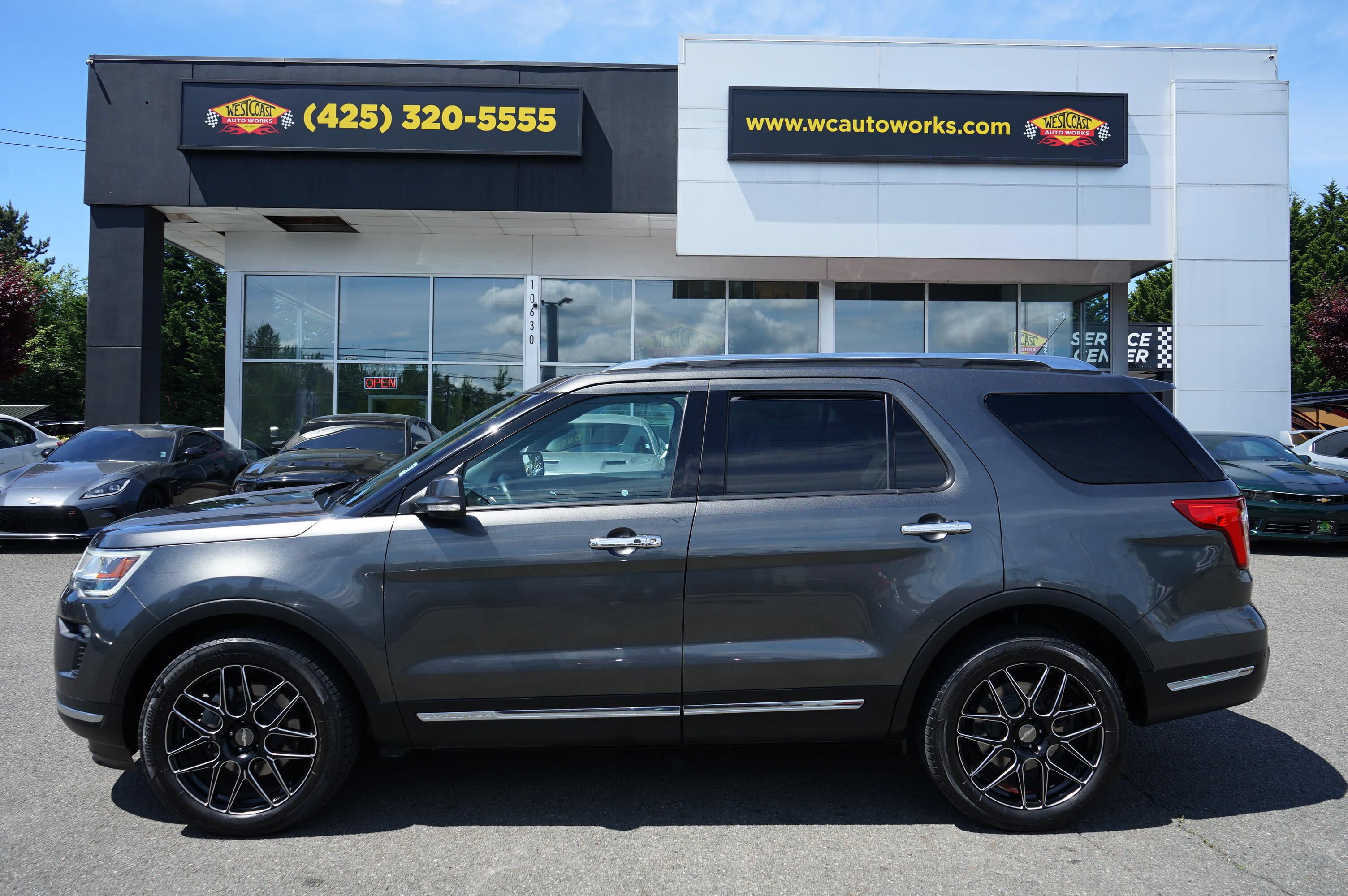 Used 2018 Ford Explorer Limited AWD/4WD image 2