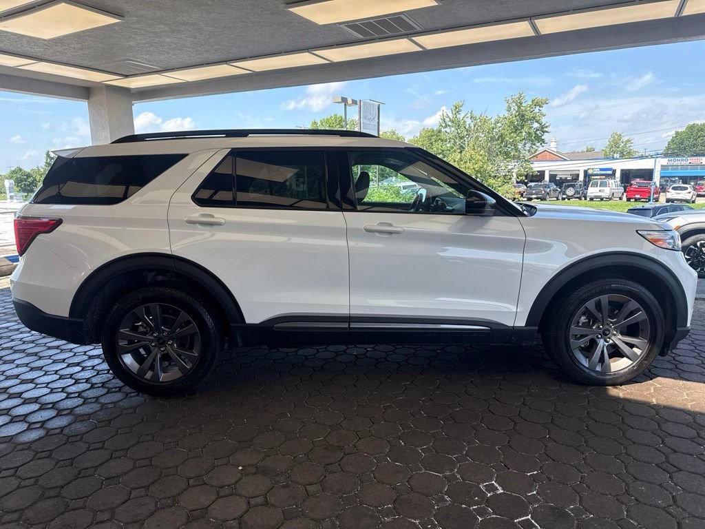 Used 2024 Ford Explorer XLT w/ Equipment Group 202A AWD/4WD image 5
