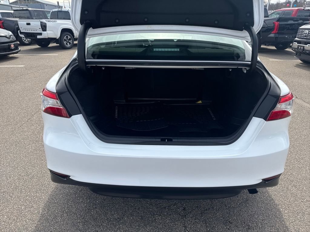 Used 2018 Toyota Camry LE image 34