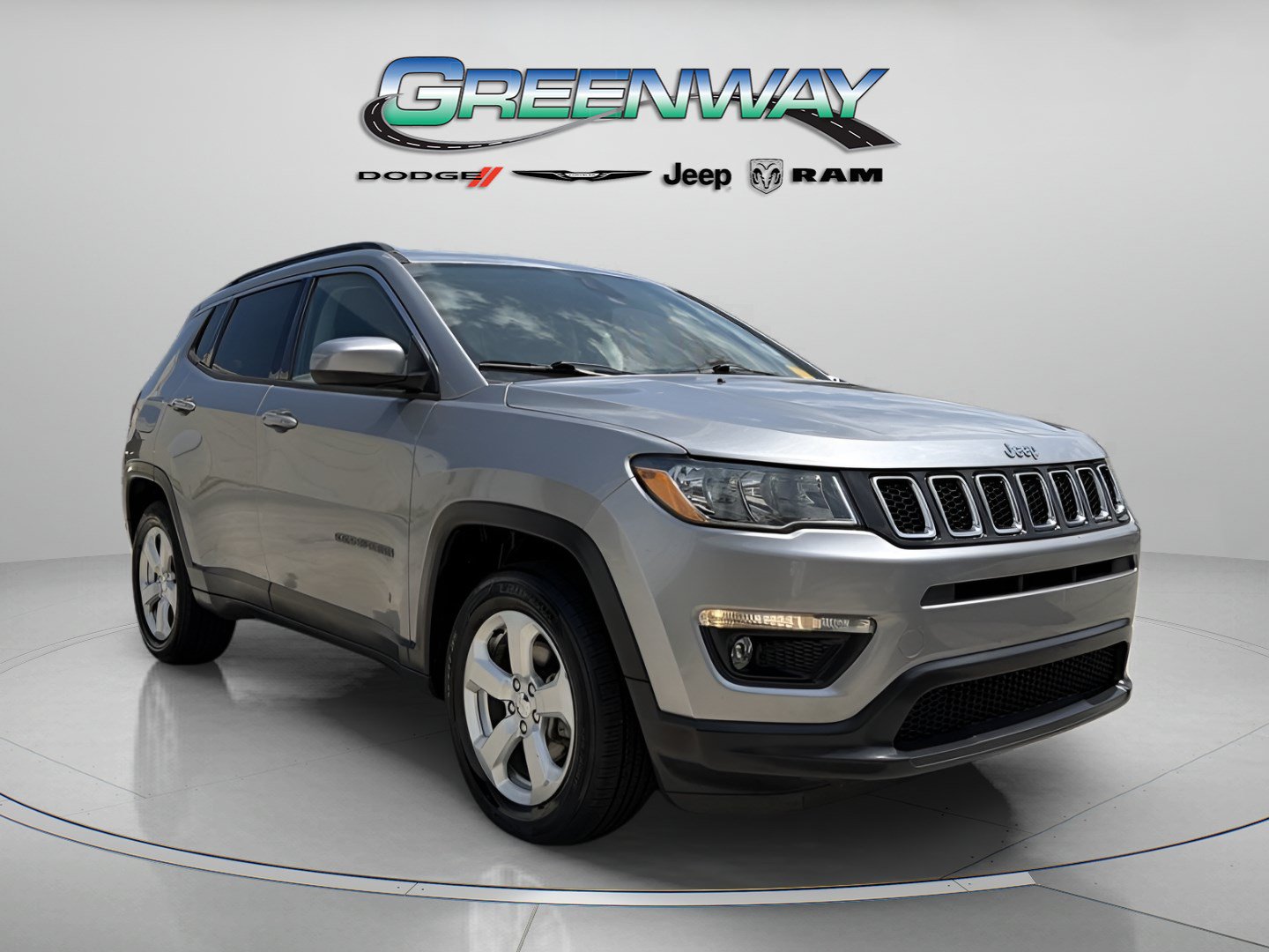 Used 2018 Jeep Compass Latitude FWD image 1