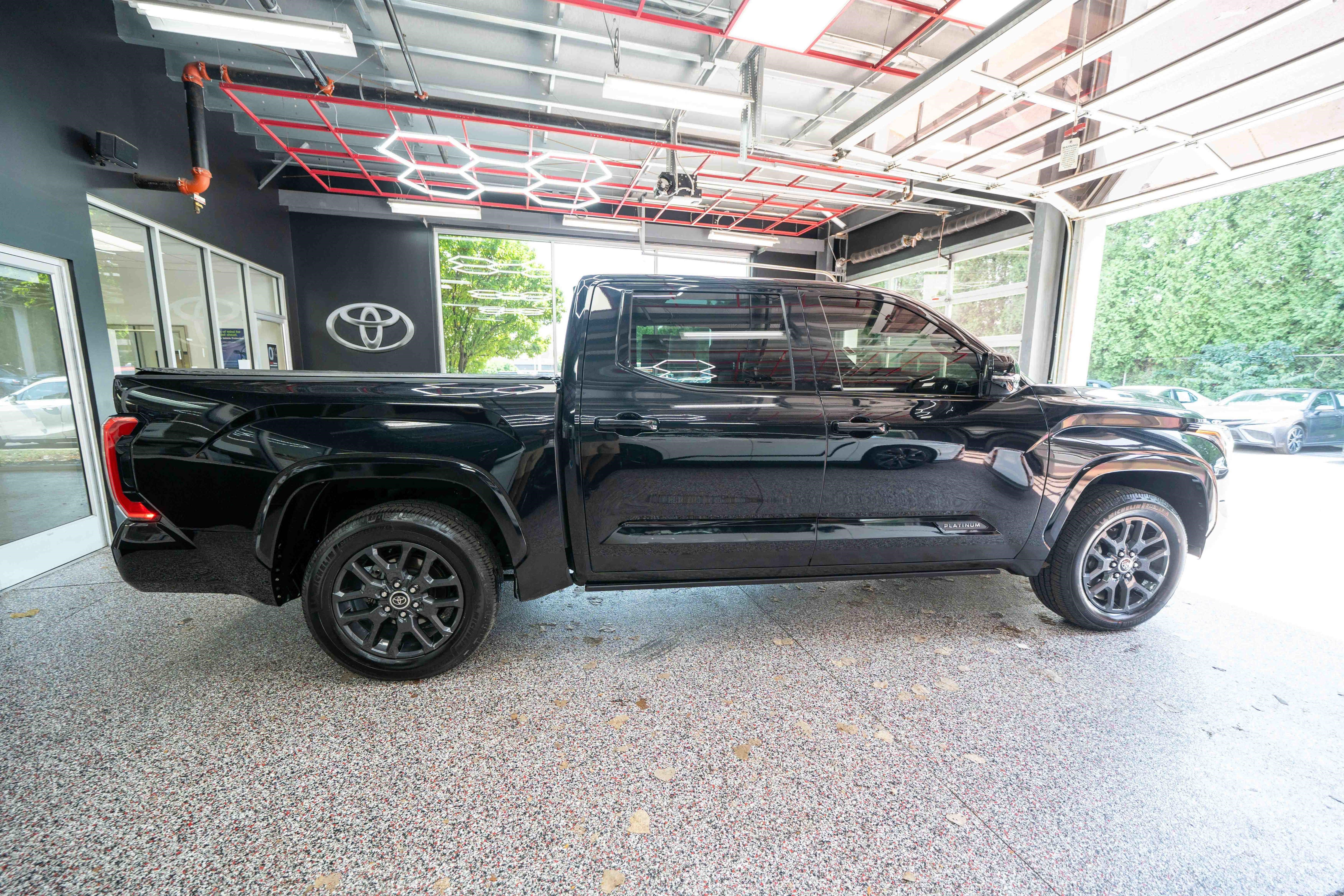 Used 2022 Toyota Tundra Platinum w/ Advanced Package AWD/4WD image 4