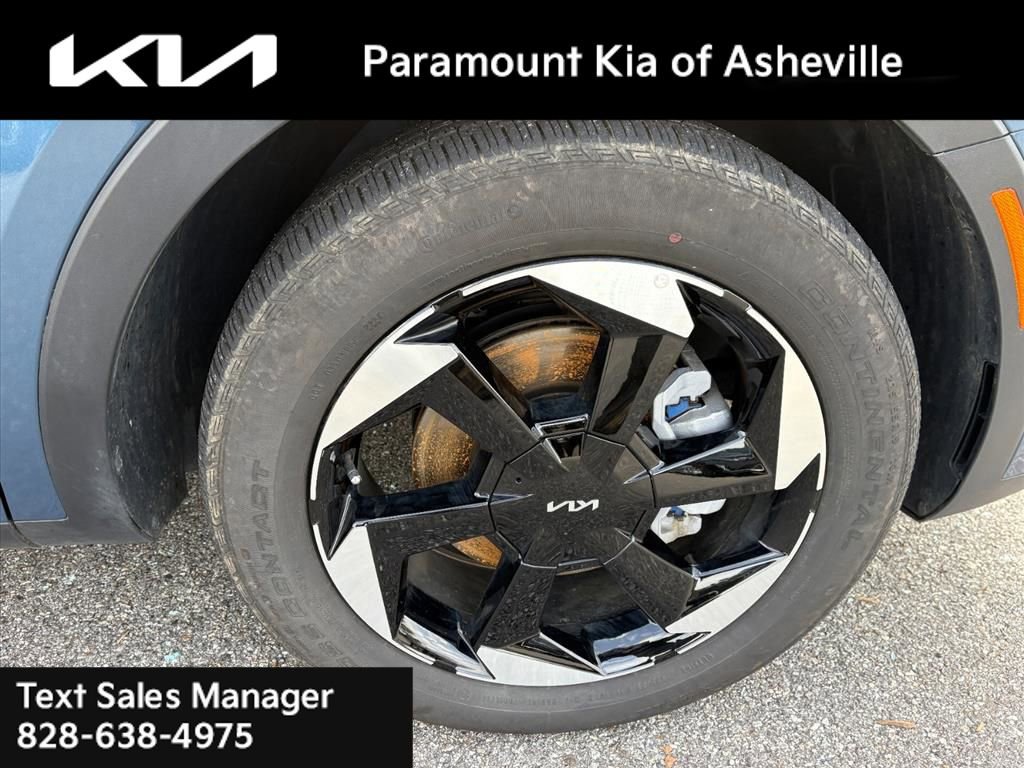 Certified 2025 Kia Sorento EX image 30