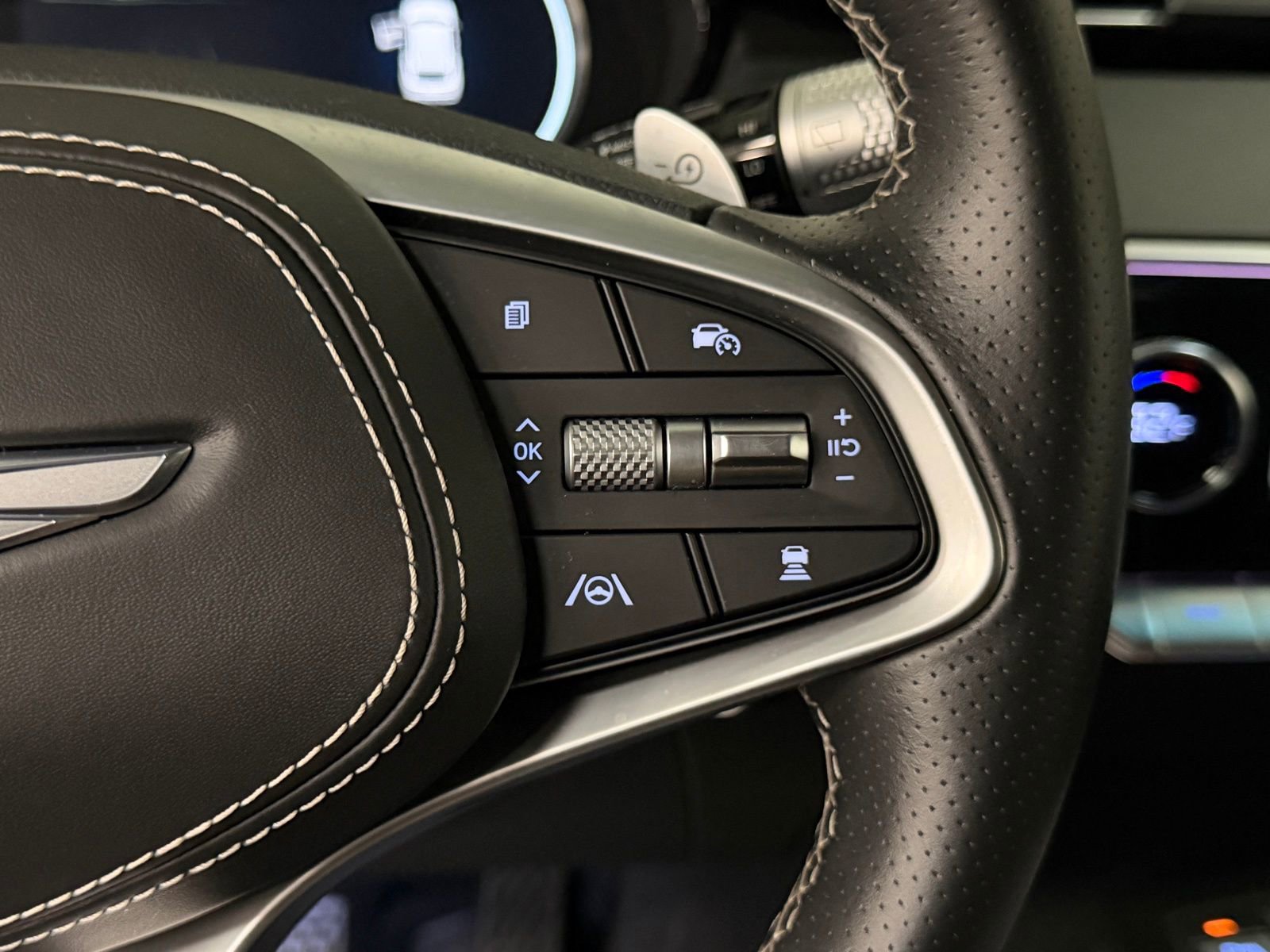 Used 2025 Genesis Electrified GV70 Advanced image 29