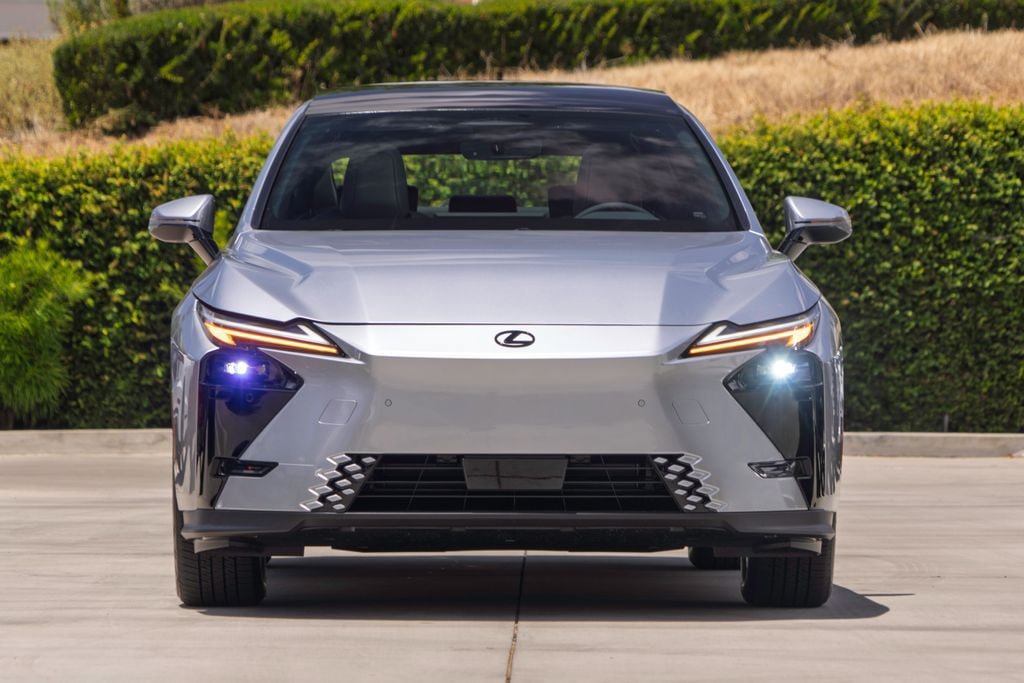 New 2026 Lexus ES 350e w/ Convenience Package FWD image 4