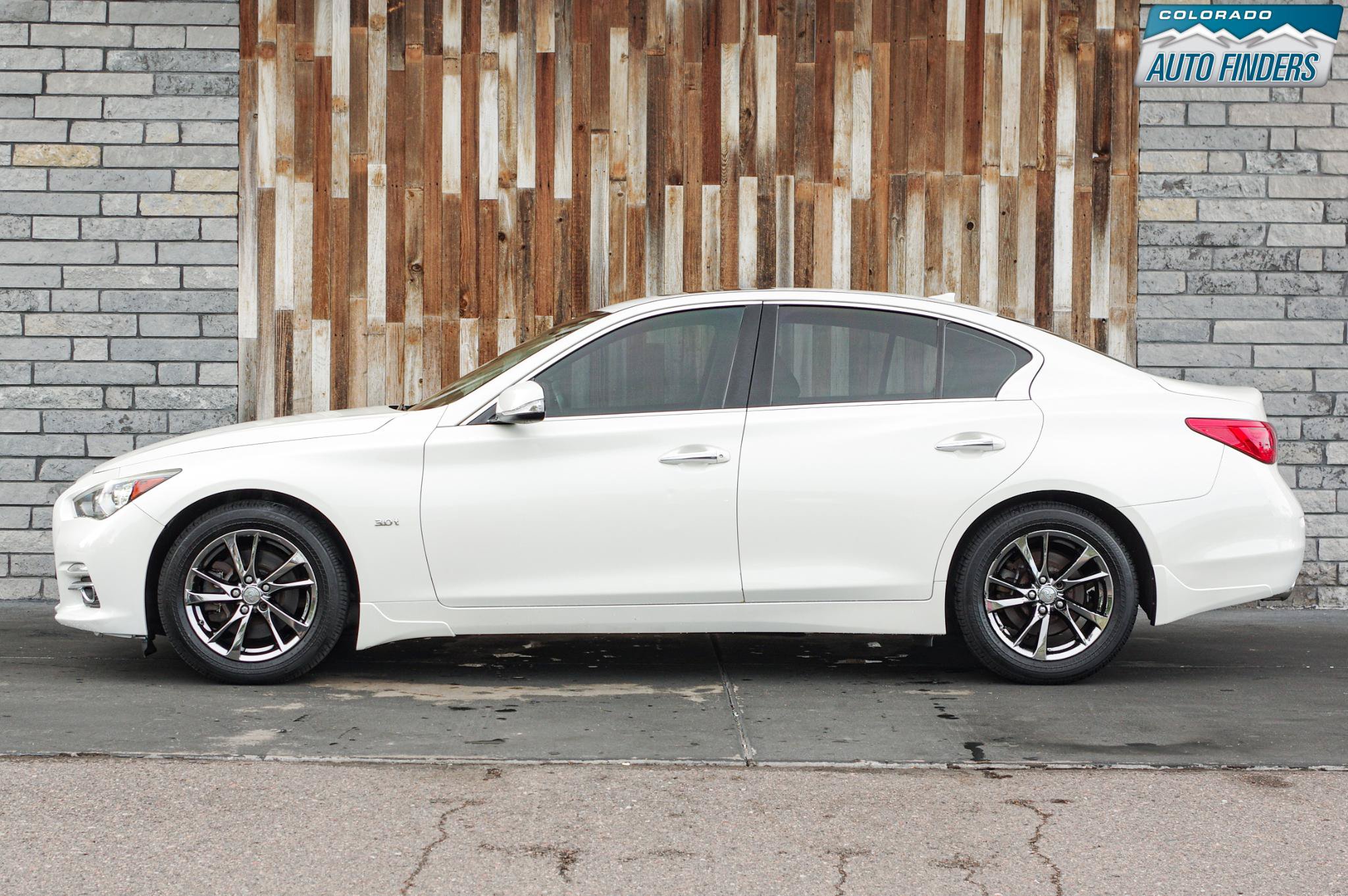 Used 2017 INFINITI Q50 Signature Edition w/ All Weather Package (L93) AWD/4WD image 3
