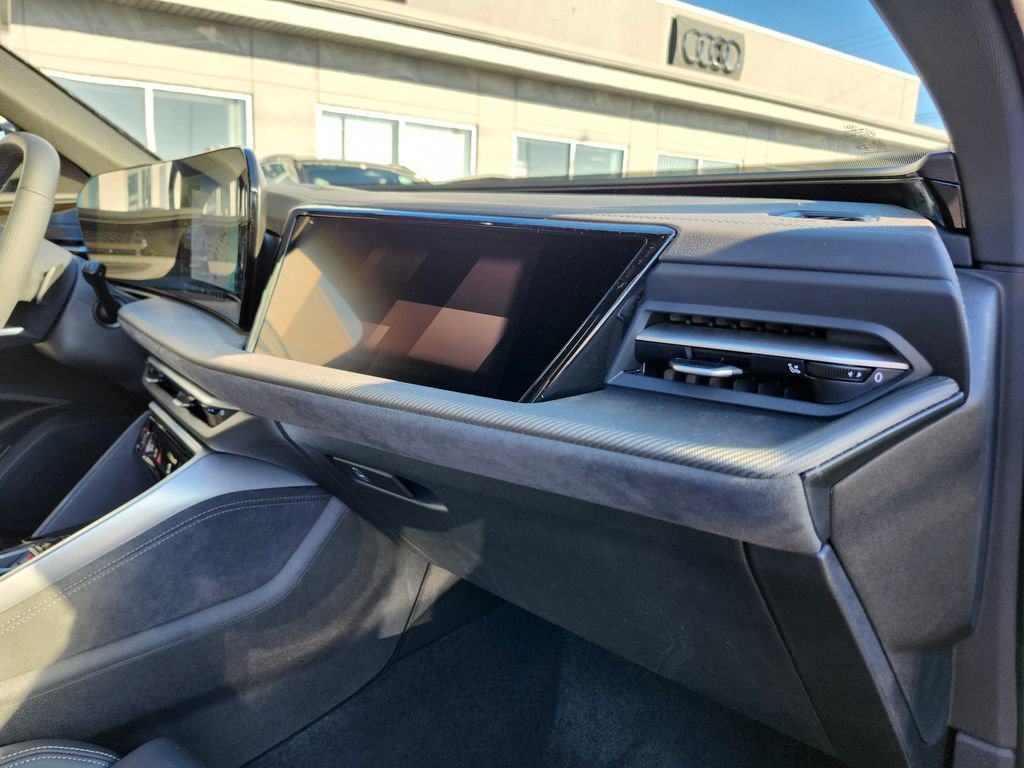 New 2025 Audi SQ5 Prestige image 16