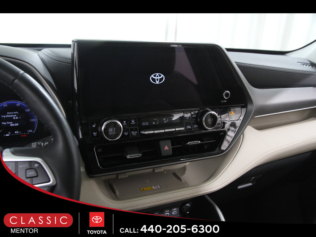 Certified 2025 Toyota Highlander Limited image 9