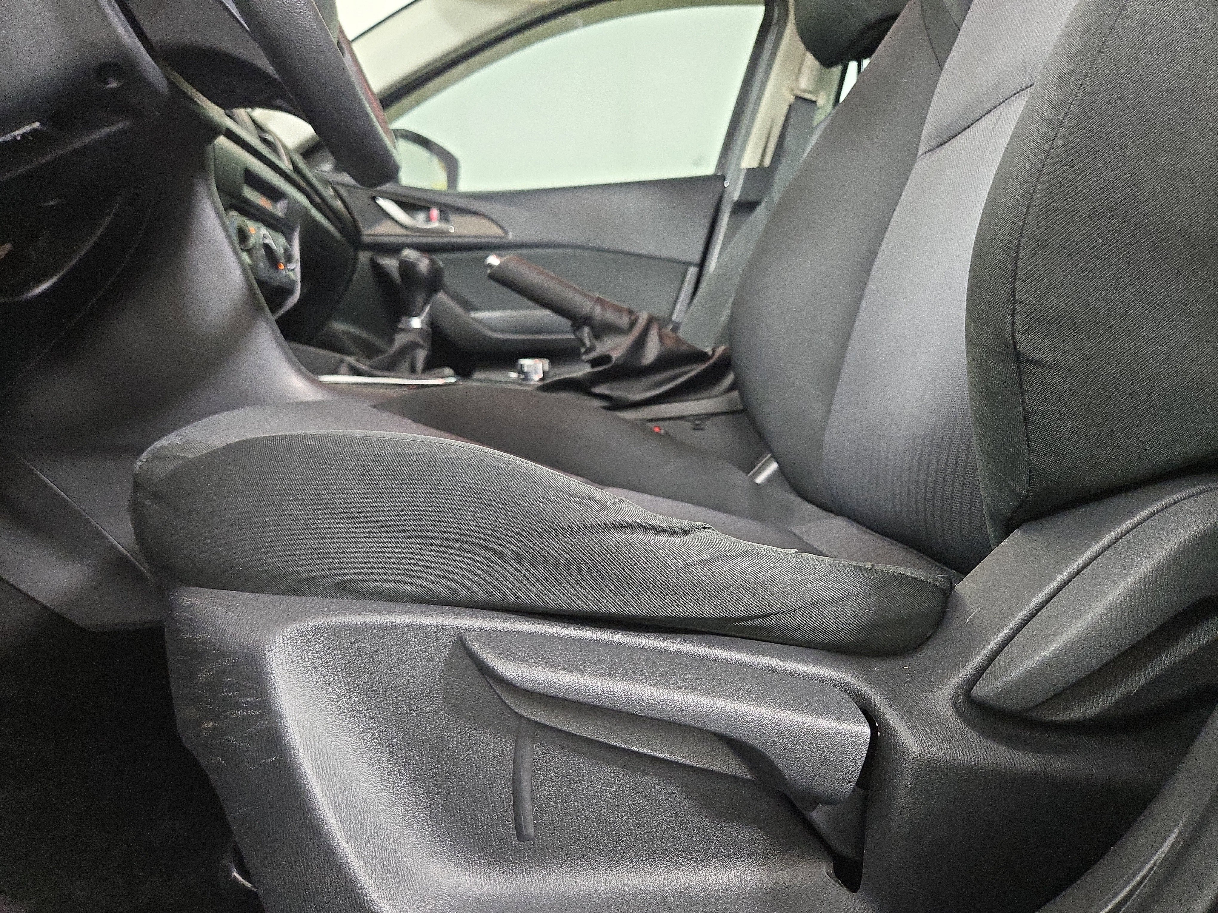 Used 2016 MAZDA MAZDA3 i Sport image 29