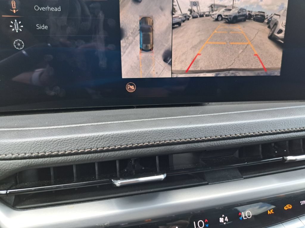 Used 2025 Cadillac XT4 Premium Luxury FWD image 12