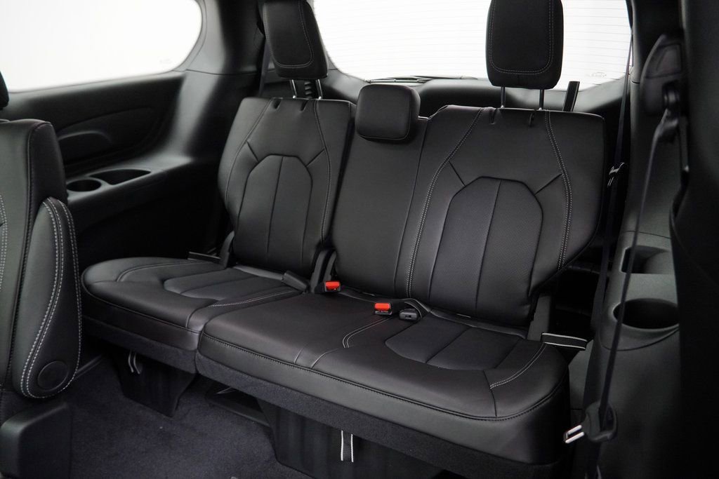New 2026 Chrysler Pacifica Select image 18