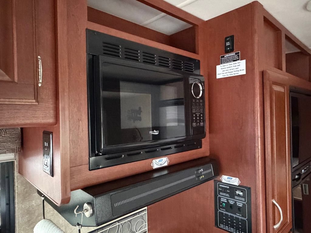 Used 2014 Ford E-450 and Econoline 450 Super Duty w/ Motorhome Prep Package RWD image 42