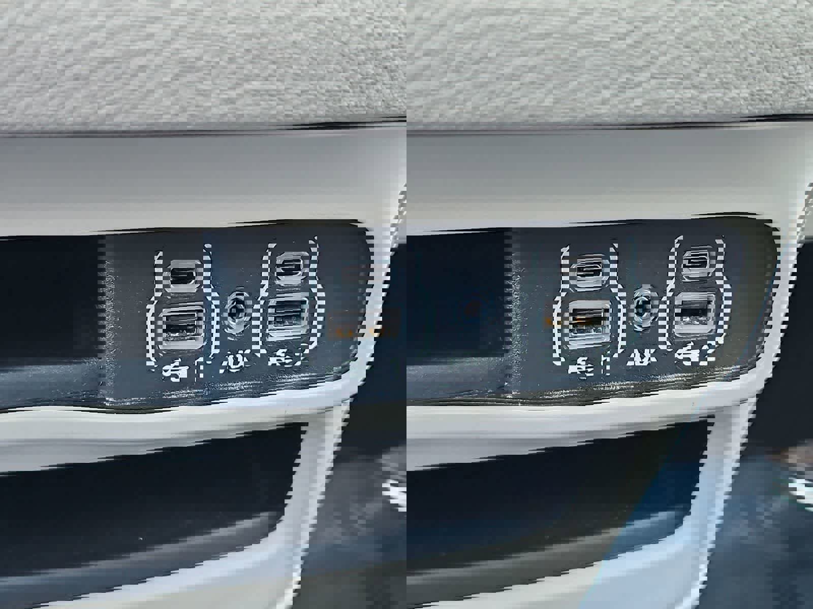 Used 2023 Chrysler Pacifica Touring-L image 31