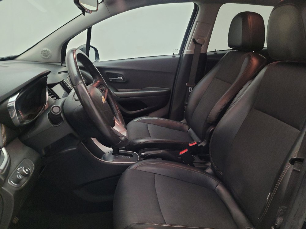 Used 2021 Chevrolet Trax LT w/ Driver Confidence Package FWD image 17