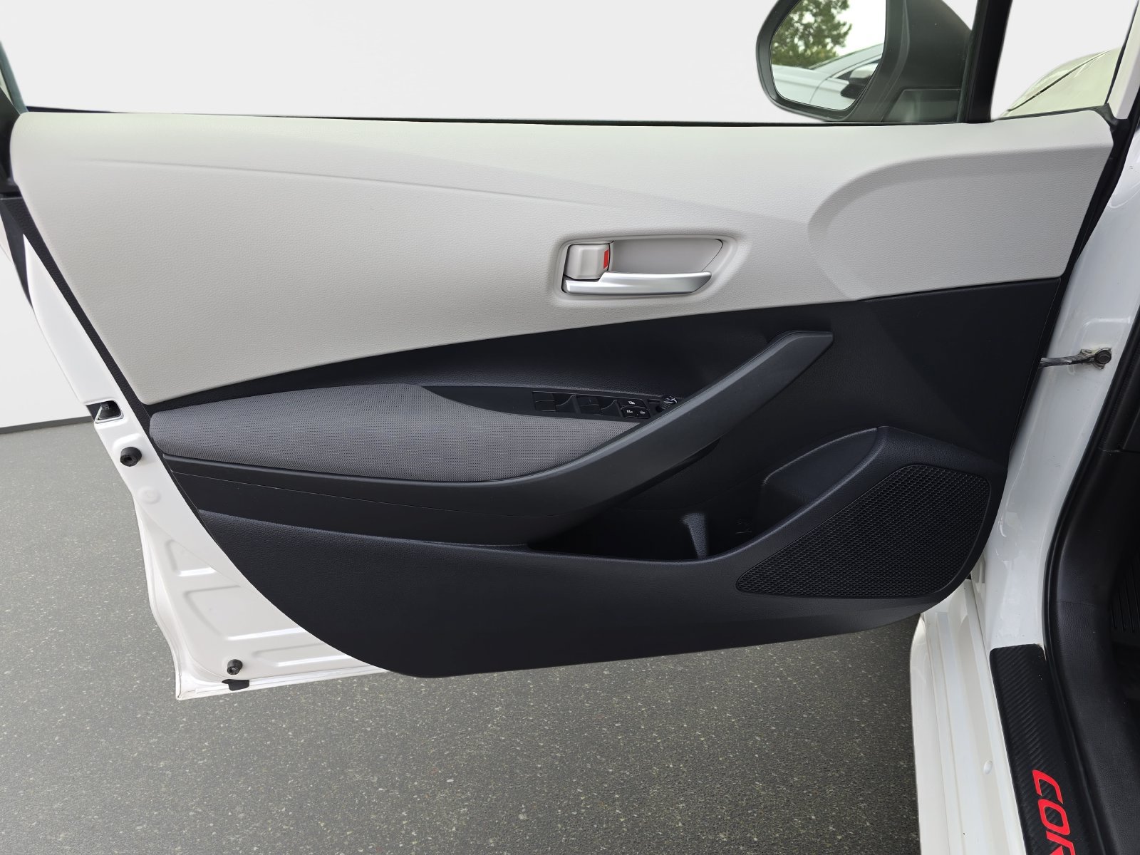 Used 2021 Toyota Corolla LE FWD image 27