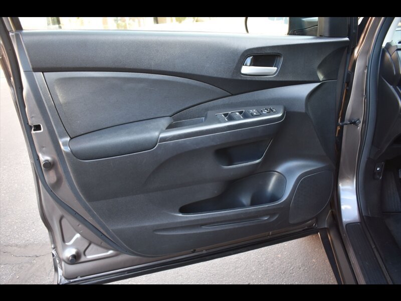 Used 2016 Honda CR-V SE image 17