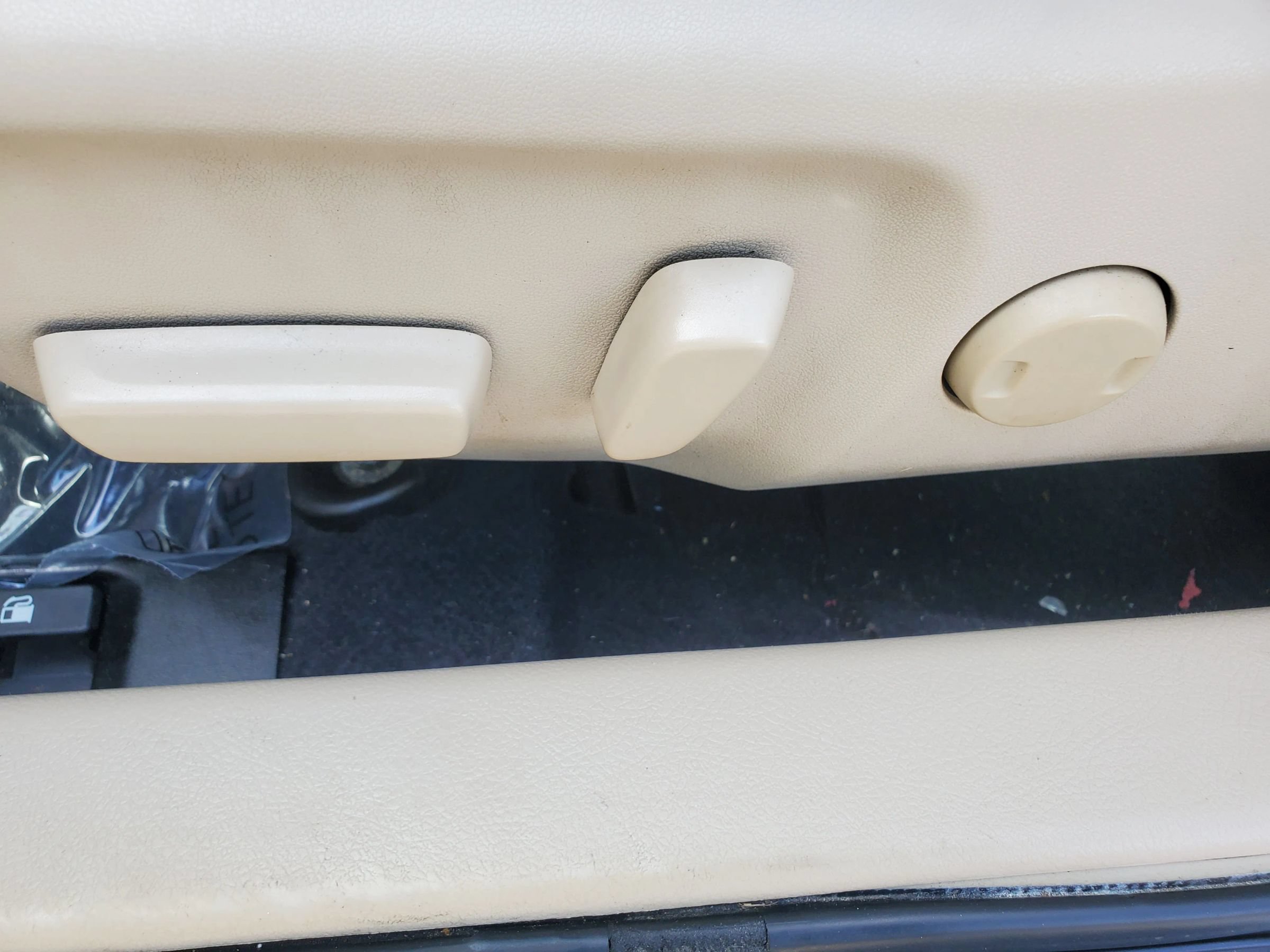 Used 2012 Toyota Camry LE FWD image 37