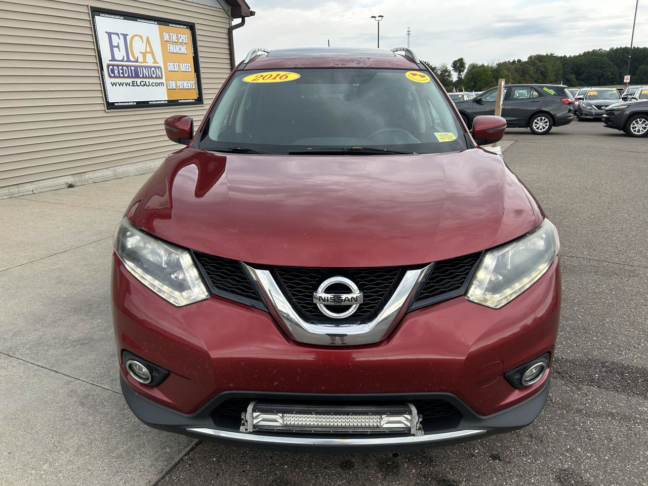 Used 2016 Nissan Rogue SV AWD/4WD image 2