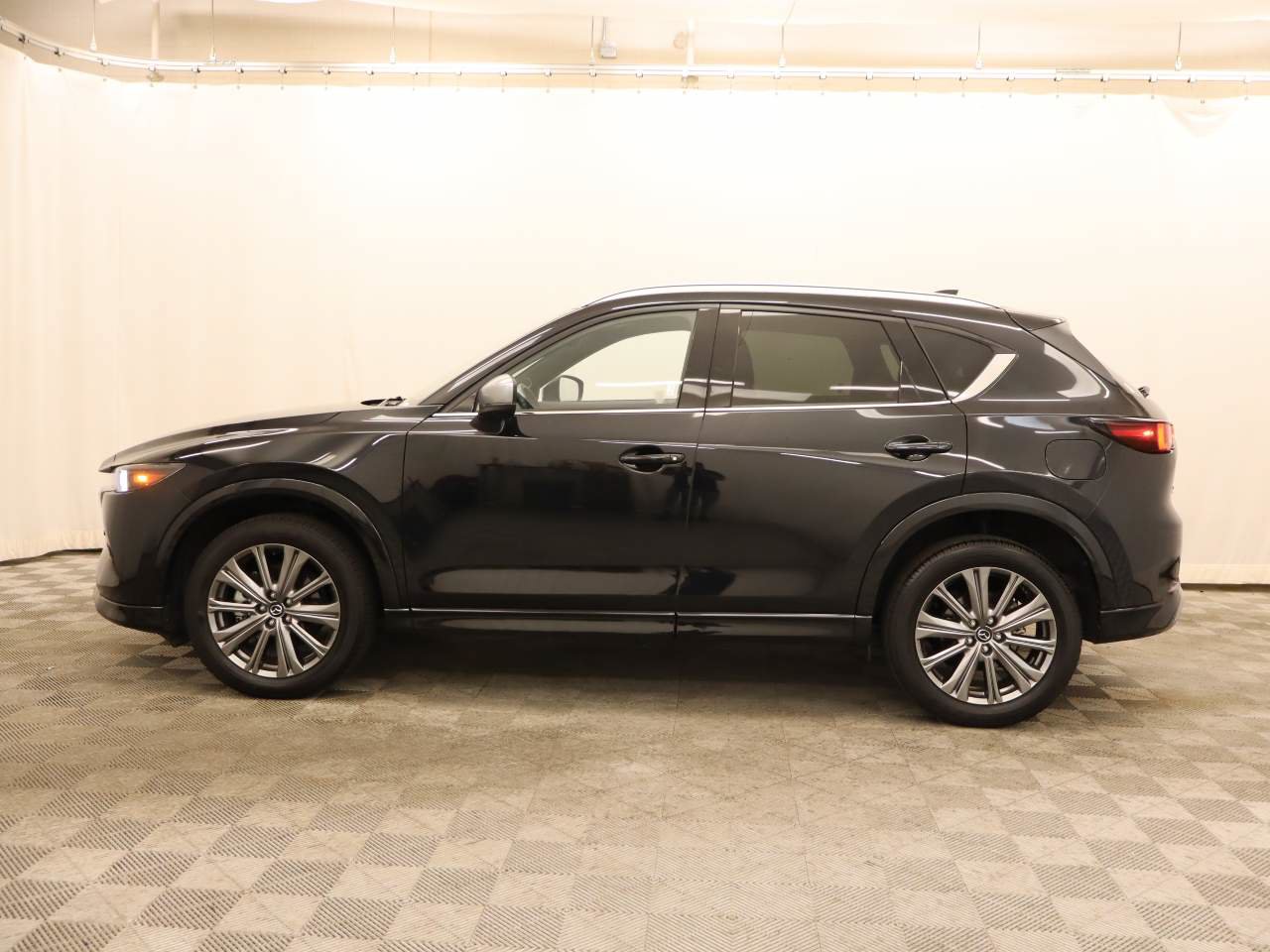 Used 2024 MAZDA CX-5 Signature AWD/4WD image 2