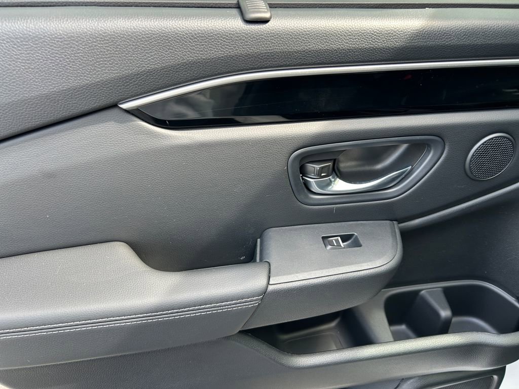 Used 2025 Honda Pilot Touring image 21