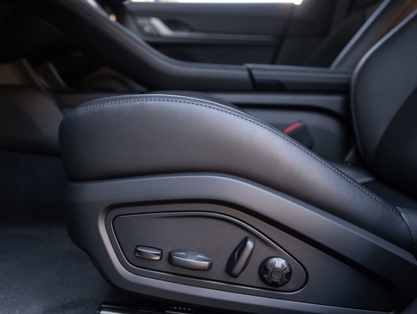 New 2026 Porsche Taycan image 23