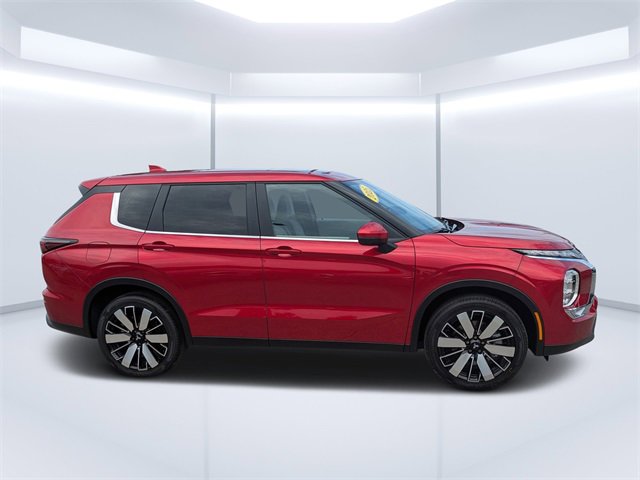 New 2025 Mitsubishi Outlander SE image 2