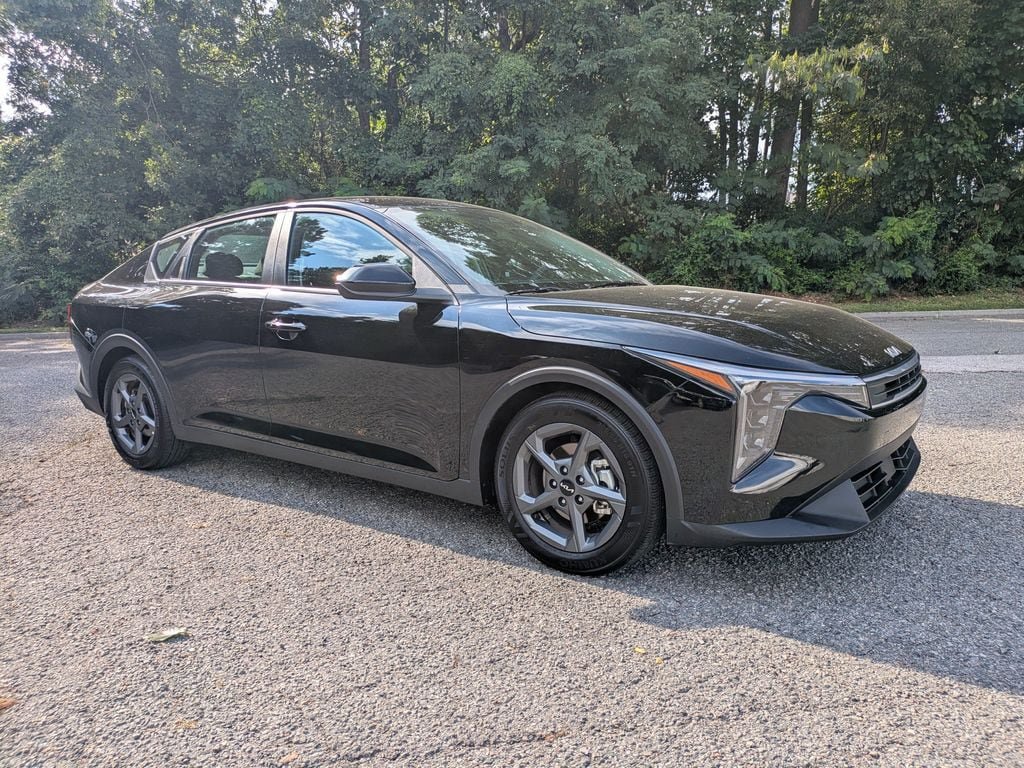 Used 2025 Kia K4 FWD image 2