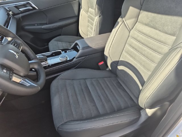 New 2026 Mitsubishi Outlander LE FWD image 15