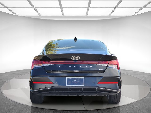 Used 2024 Hyundai Elantra Limited FWD image 5