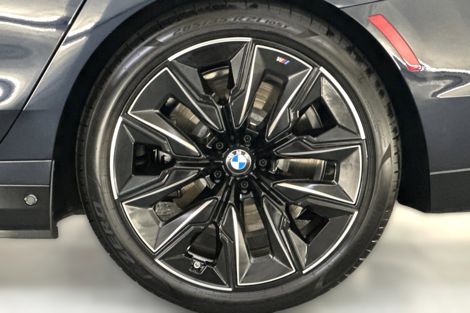 Used 2025 BMW i7 xDrive60 image 11