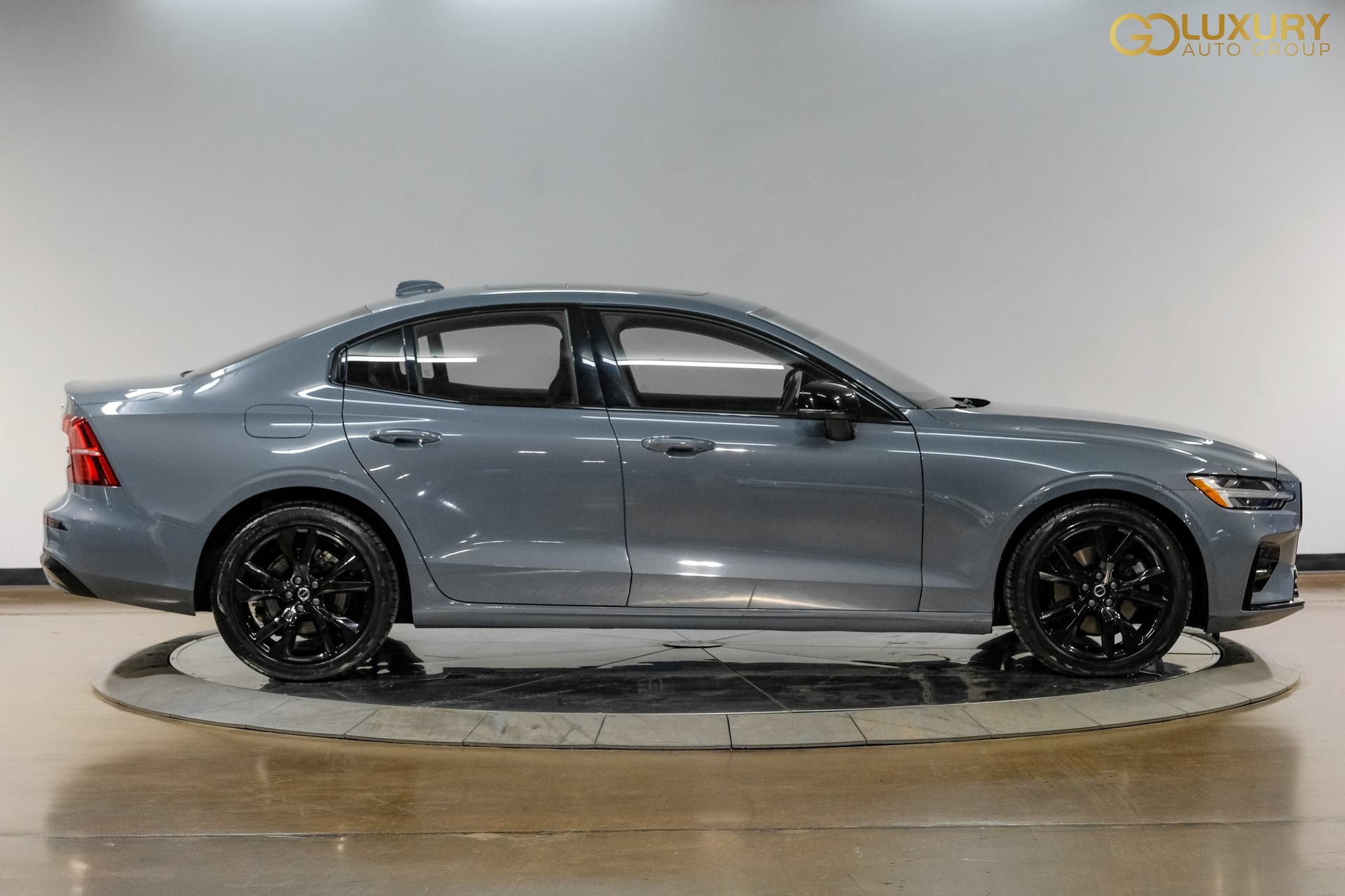 Used 2024 Volvo S60 B5 Core FWD image 9