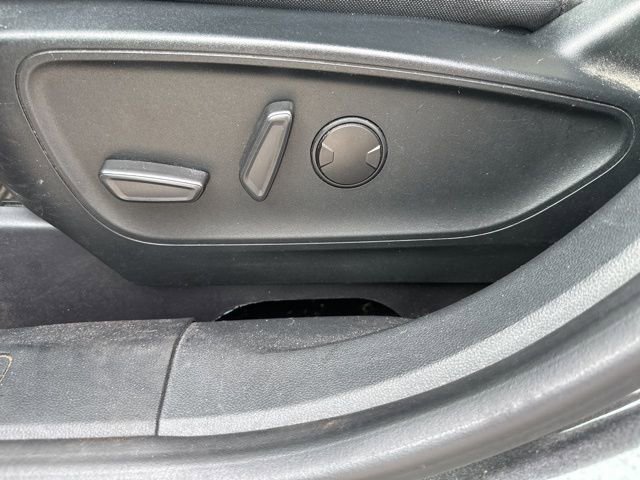 Used 2020 Ford Escape SE image 19