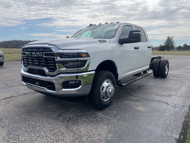 New 2026 RAM 3500 4x4 Crew Cab DRW image 7