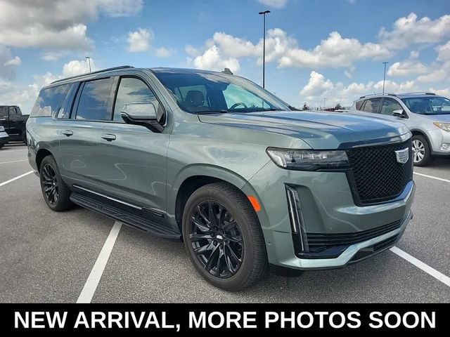Used 2024 Cadillac Escalade ESV Sport w/ LPO, ONYX Package AWD/4WD image 5