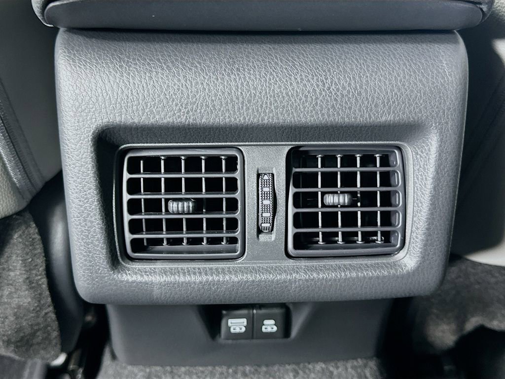 Certified 2025 Toyota Camry SE image 25