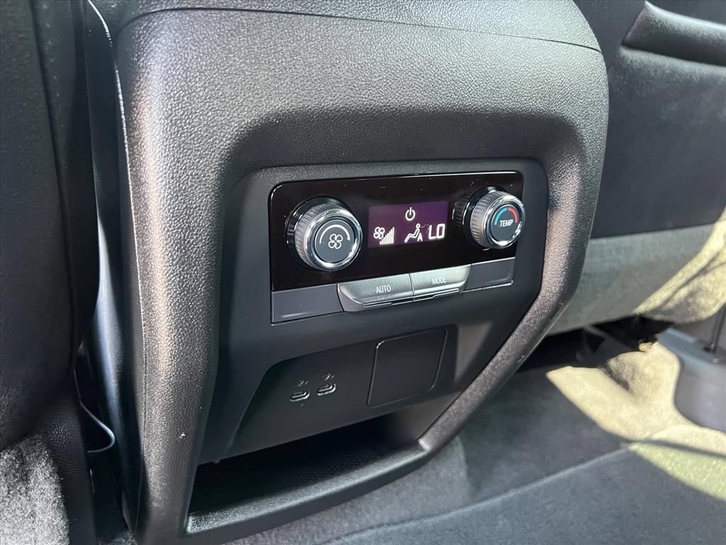Used 2026 Chevrolet Traverse LT AWD/4WD image 13