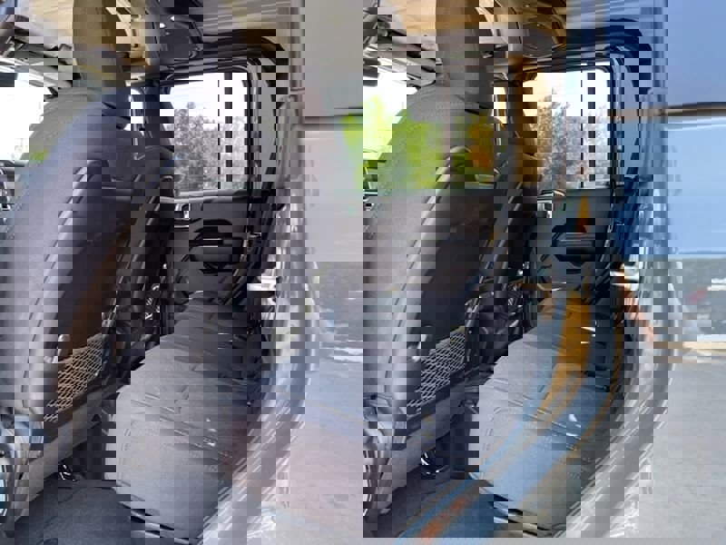 Used 2024 Jeep Gladiator Mojave w/ Technology Group image 7