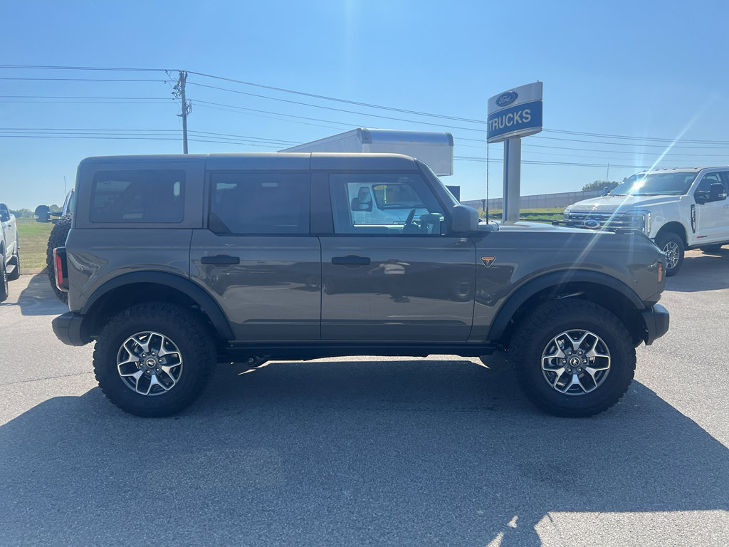 New 2025 Ford Bronco Badlands image 4