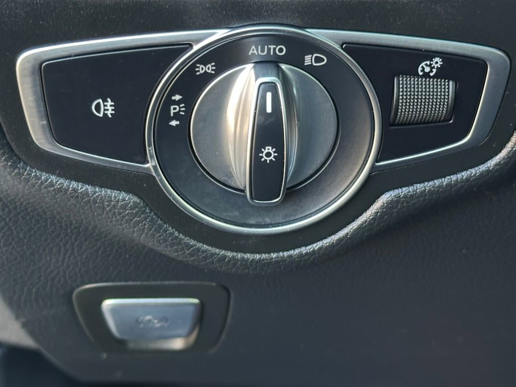 Used 2020 Mercedes-Benz GLC 300 4MATIC image 22