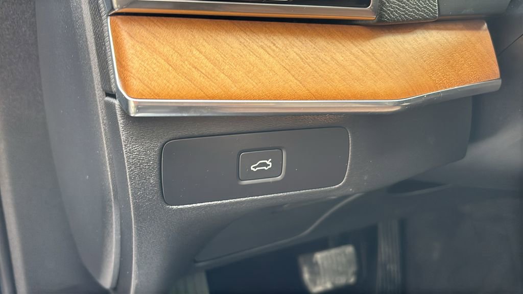 Used 2024 Volvo XC90 B6 Plus image 14