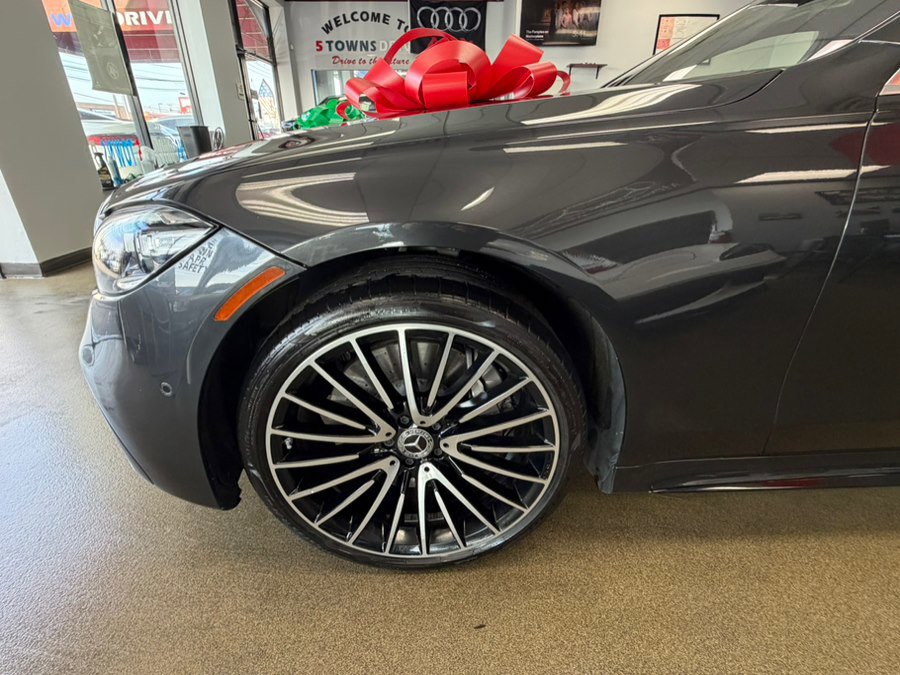 Used 2022 Mercedes-Benz S 580 4MATIC Sedan w/ AMG Line Package image 11