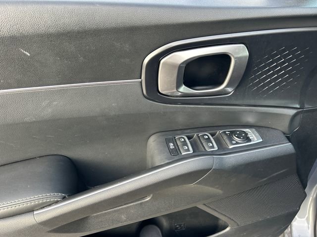 Used 2024 Kia Sorento S image 30