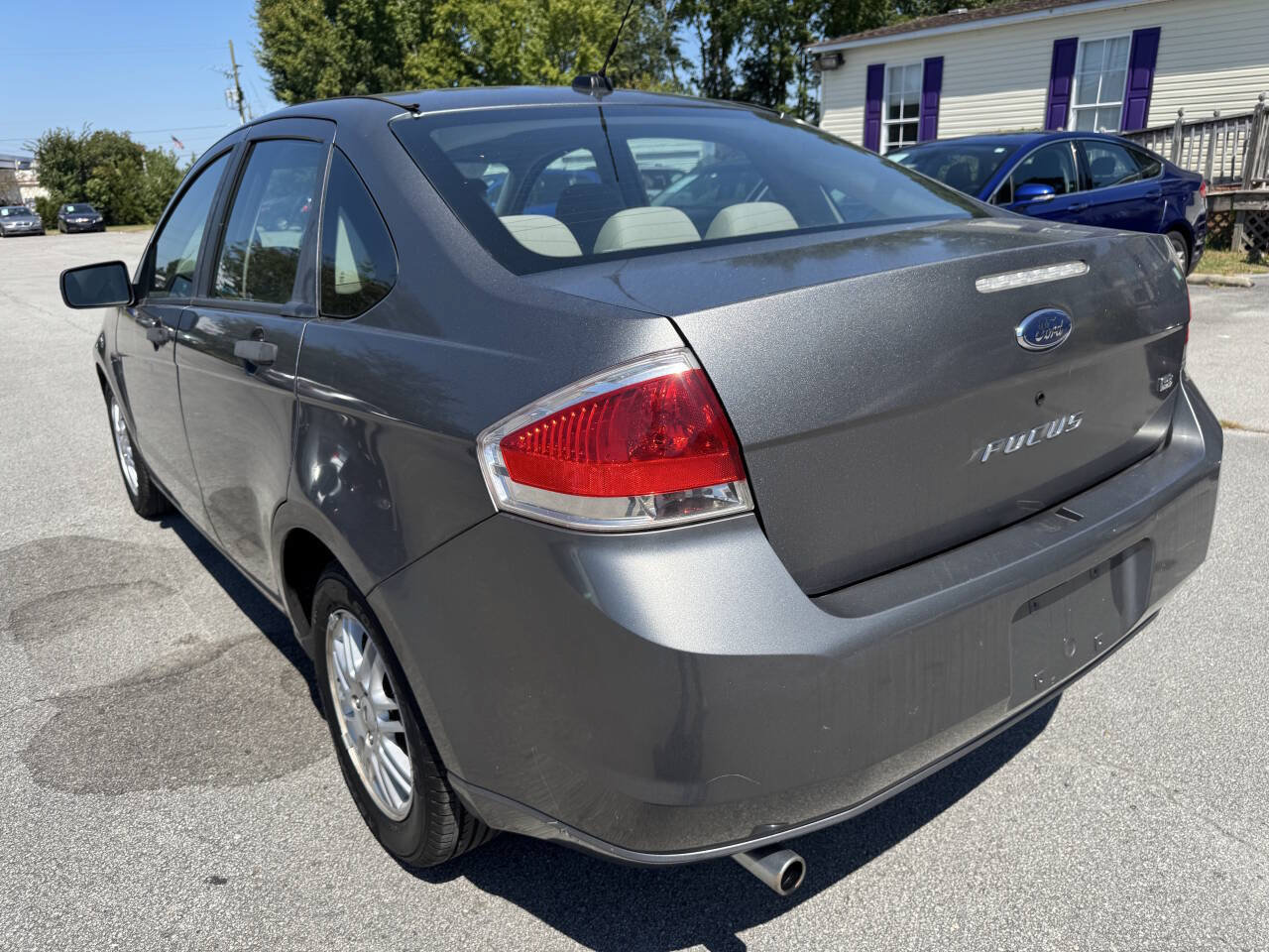 Used 2009 Ford Focus SE FWD image 9