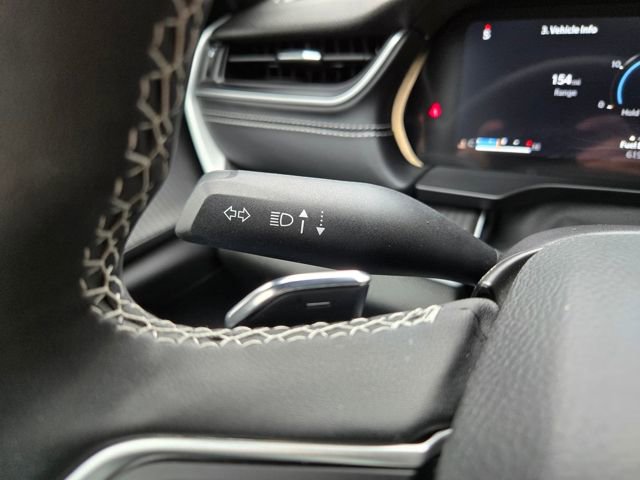 Used 2025 Jeep Grand Cherokee Altitude image 21