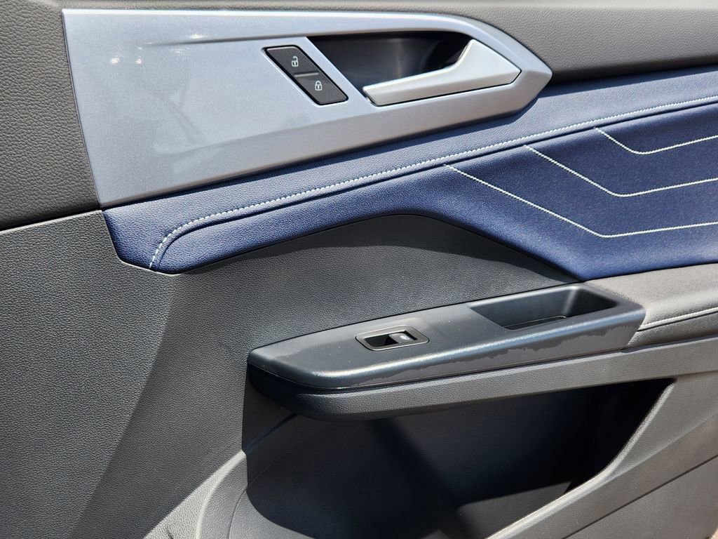 New 2025 Volkswagen Taos SEL image 20